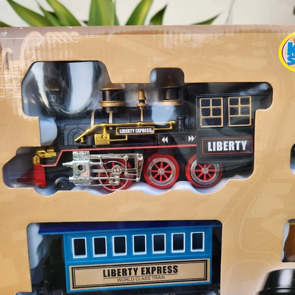 NEW  Christmas Train Set 6 Car Locomotive Electronic Train Set Battery Operated